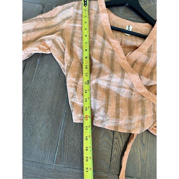 C64 NEEM Living NWT NL Cara Top Muddy Rose Wrap Crop Top V Neck Size Small - Picture 9 of 10